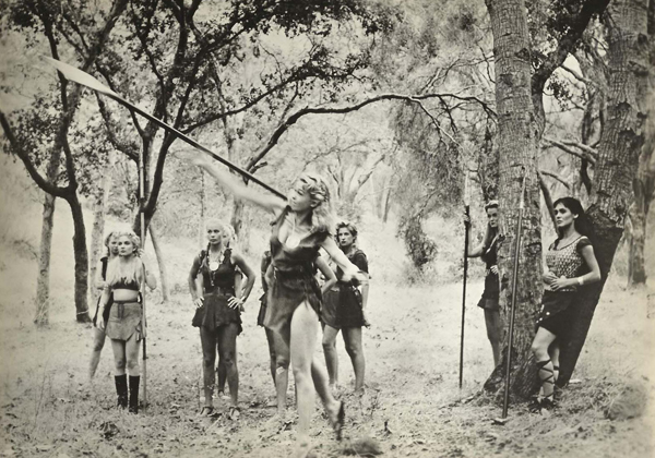 Las mujeres vikingo y la serpiente del mar 01